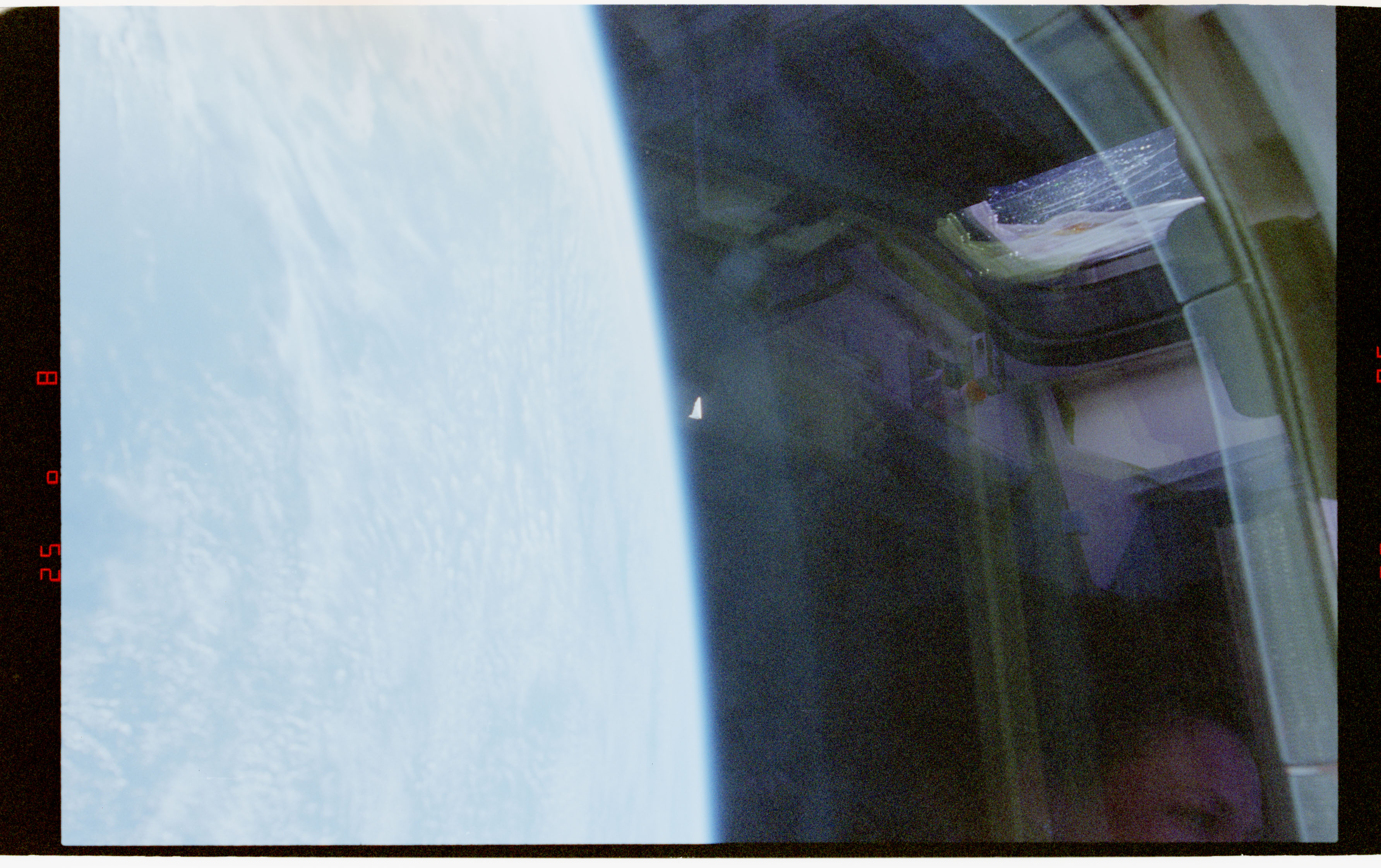 NASA-UAP-D031 - STS-80 Unidentified Object - Image 2 (1996)